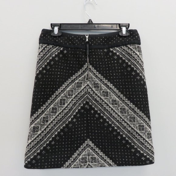 5/$25 Etcetera Women's Mini Skirt - Picture 2 of 3